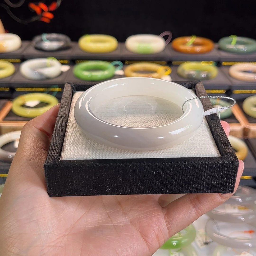 和田玉未镶嵌手镯紫白