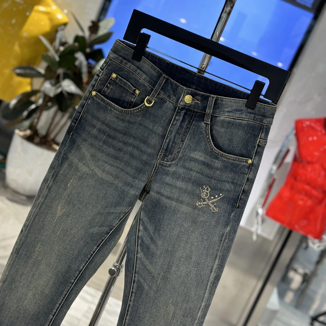 【发现者】2025欧货新款轻奢高工艺烫钻休闲男士蓝牛仔裤修身9006