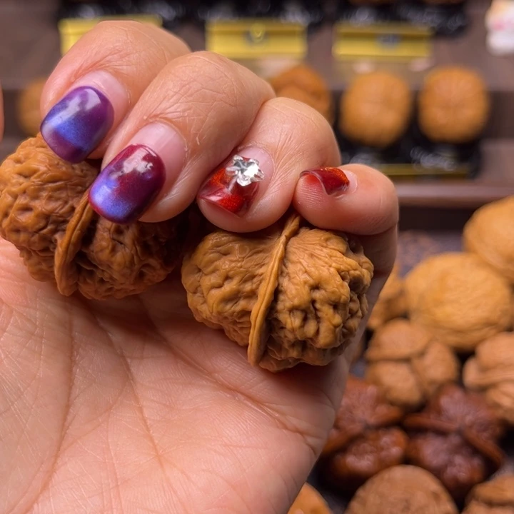 老***老把件文玩核桃血舍利33尺