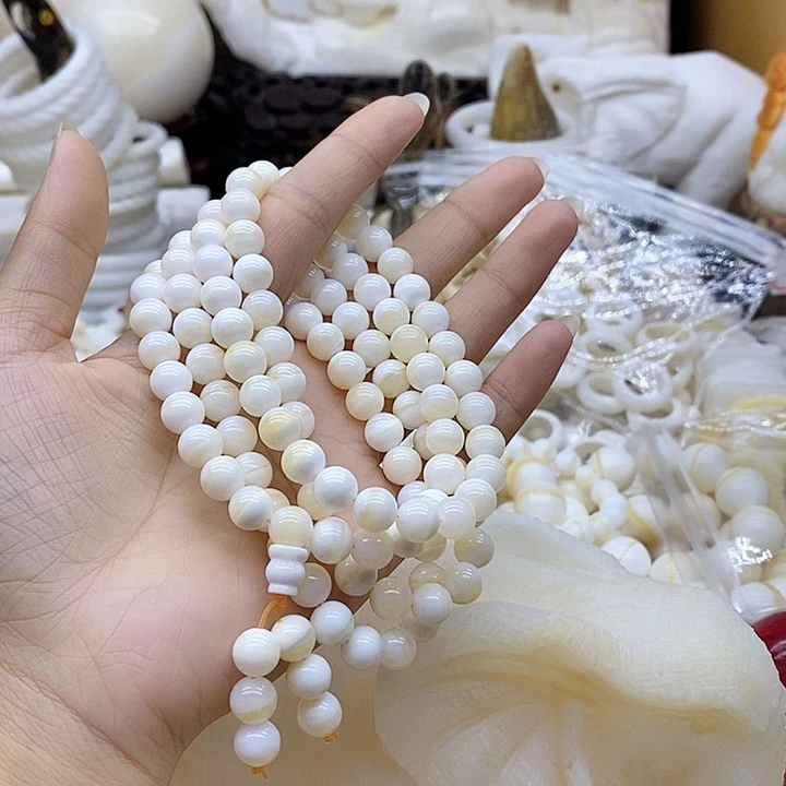 谢***谢珠子的颜色是红色的