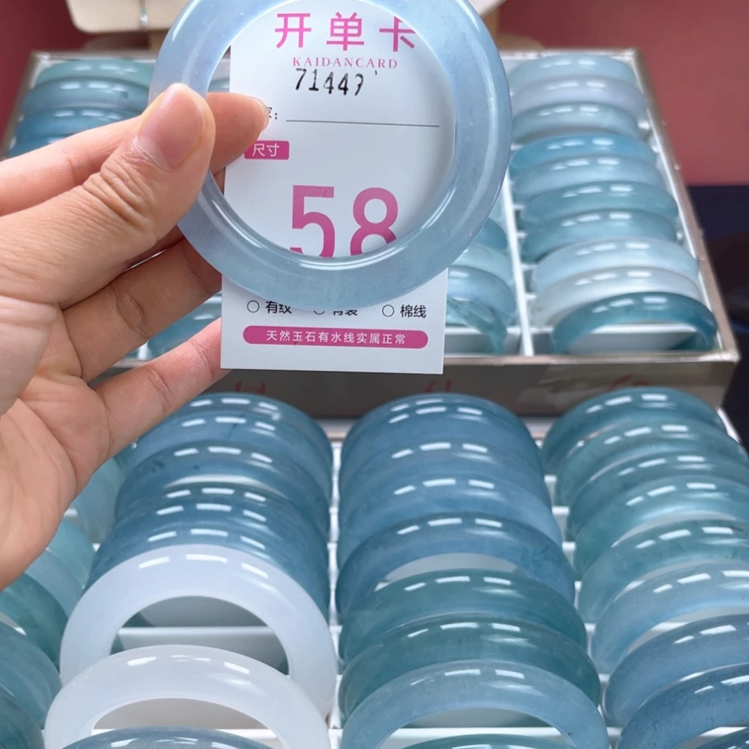 英***品石英质玉未镶嵌手镯