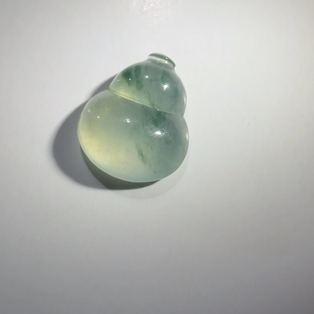 翡翠未镶嵌颈饰葫芦