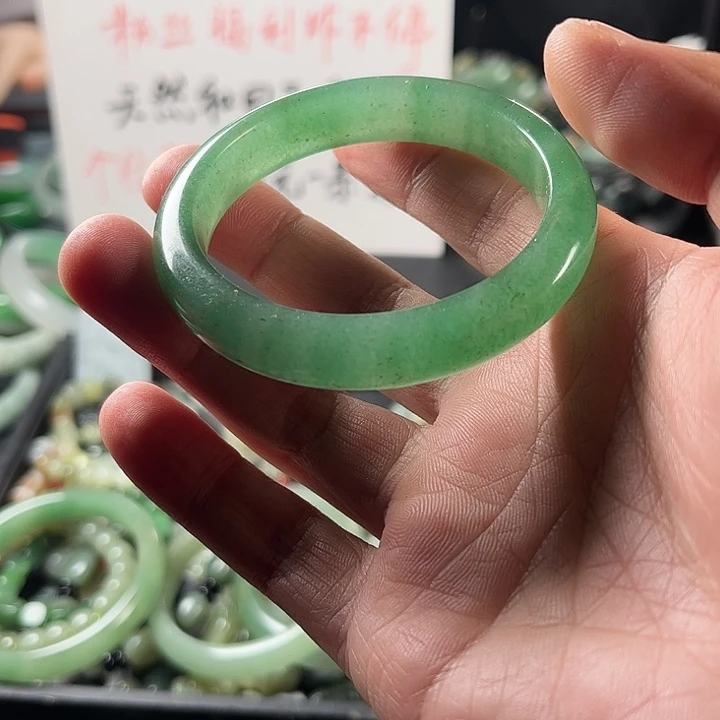 石英质玉未镶嵌手镯