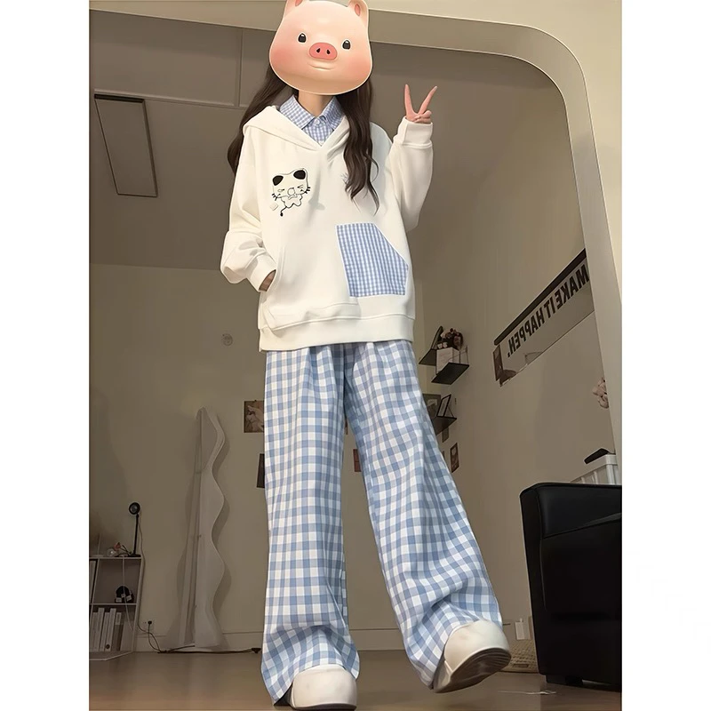 秋季设计感小狗连帽卫衣搭配格子裤-35317