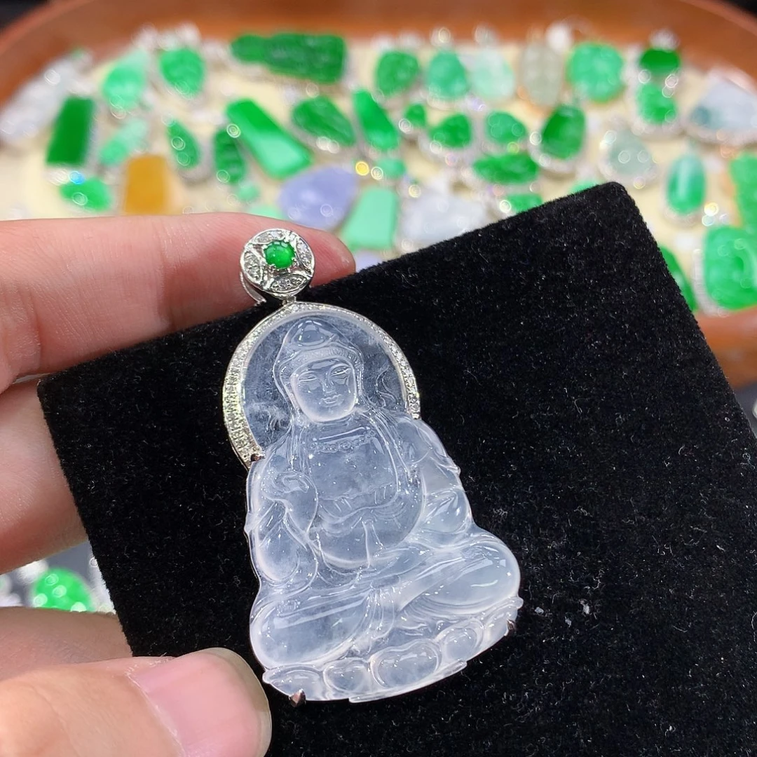 翡翠18K金镶嵌颈饰