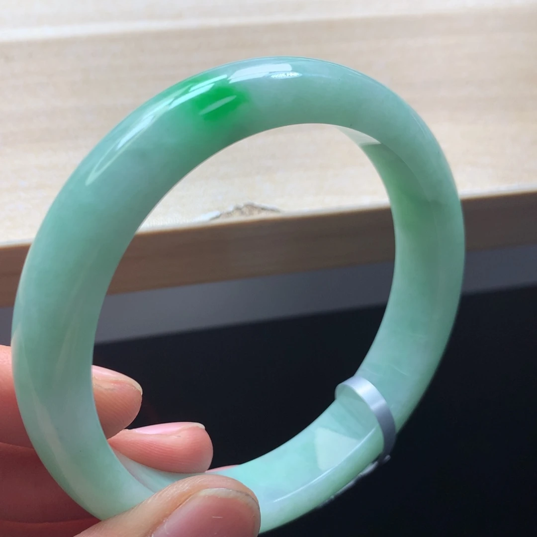 未镶嵌手镯翡翠手镯