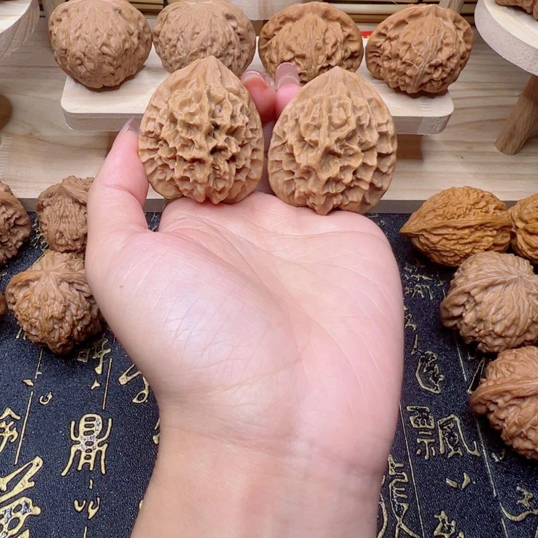 桃核吊坠帝王40手把件