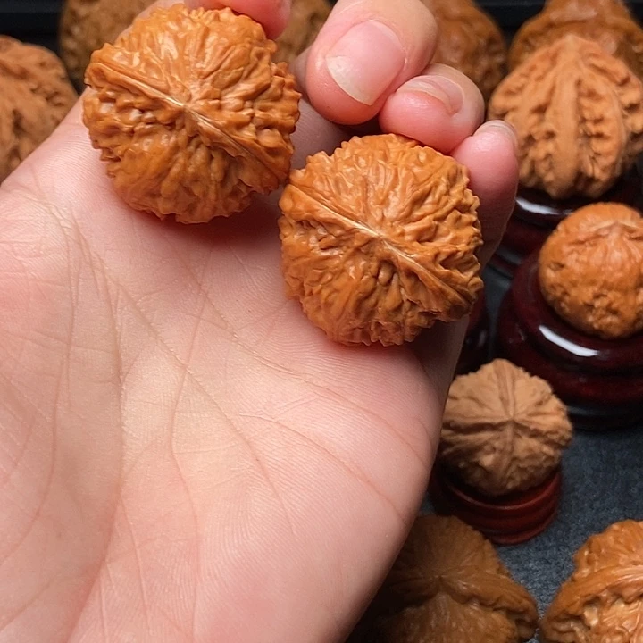 T***@吊坠文玩核桃麒麟球。