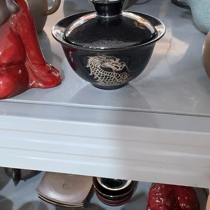 主人杯一个，瓷。。品茗