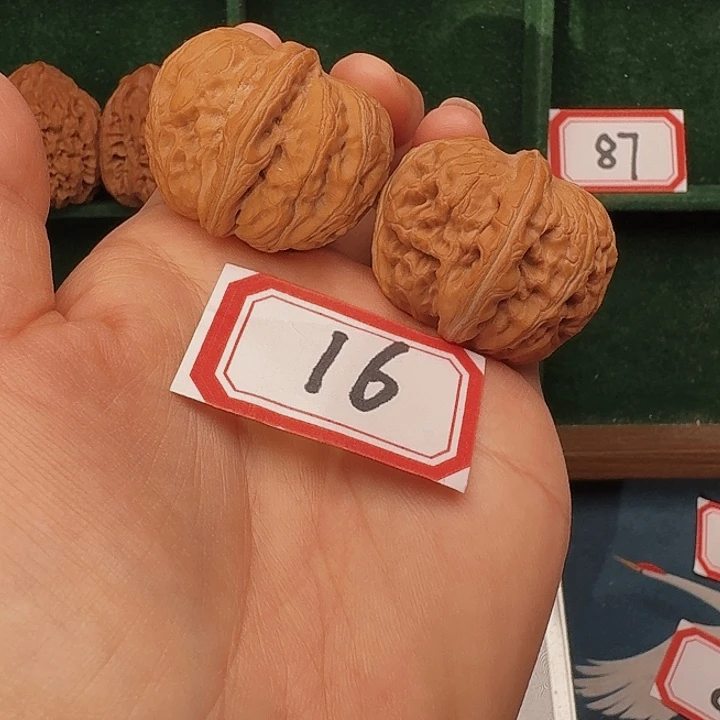 文玩核桃吊坠全品38尺元宝