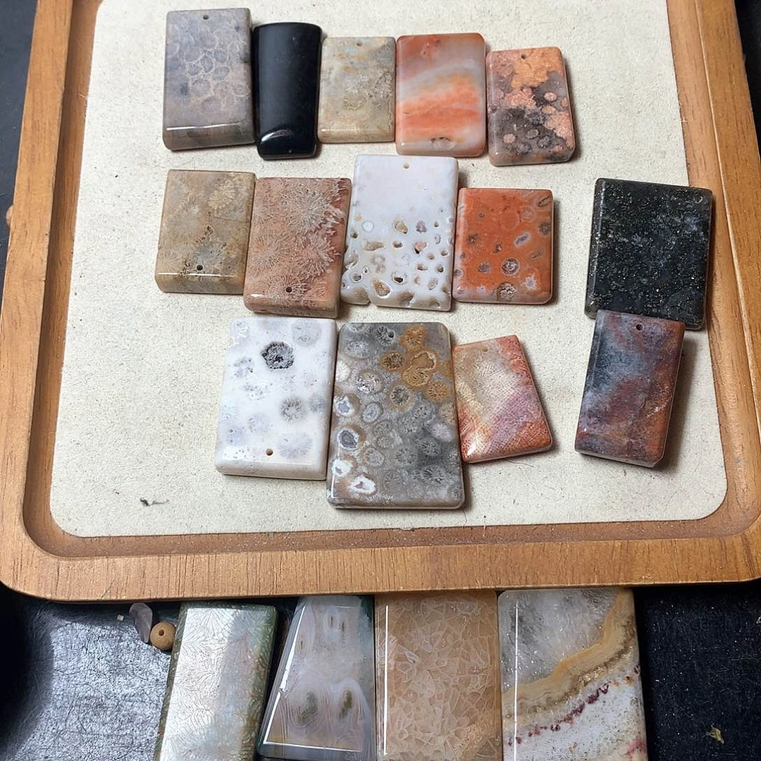 石英质玉颈饰未镶嵌粉*点