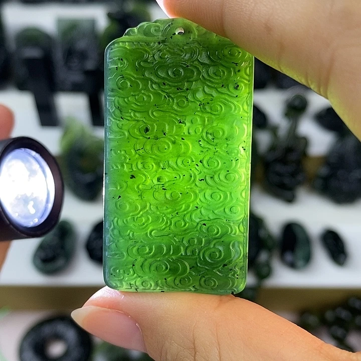 蛇纹石玉未镶嵌祥云无事牌