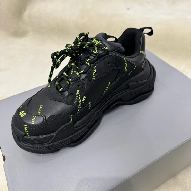 全新未使用 Balenciaga/巴黎世家 绿色弹幕 时尚黑色百搭老爹鞋