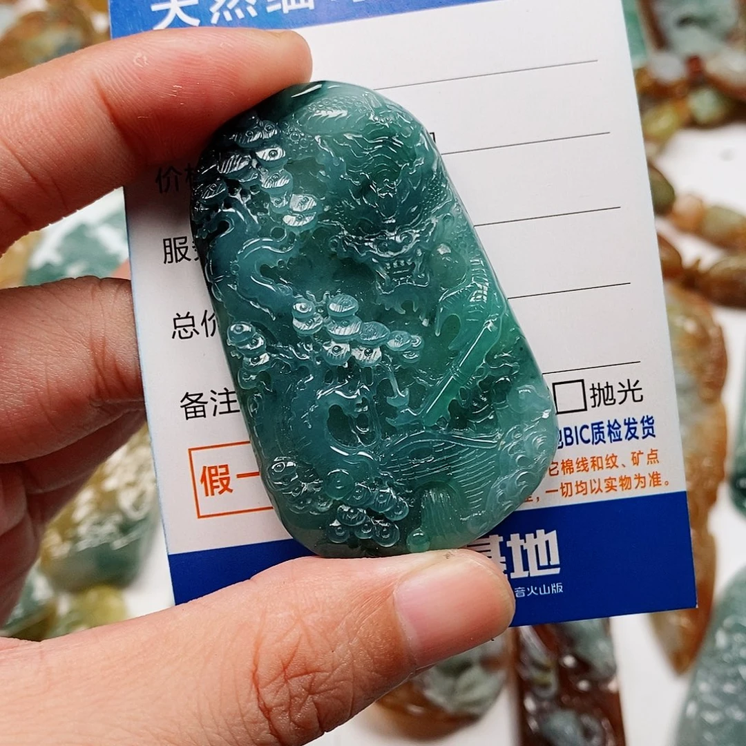 颈饰未镶嵌翡翠山水龙牌