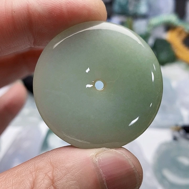 翡翠未镶嵌颈饰平安扣