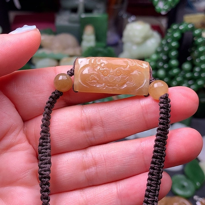 买****和田玉未镶嵌颈饰