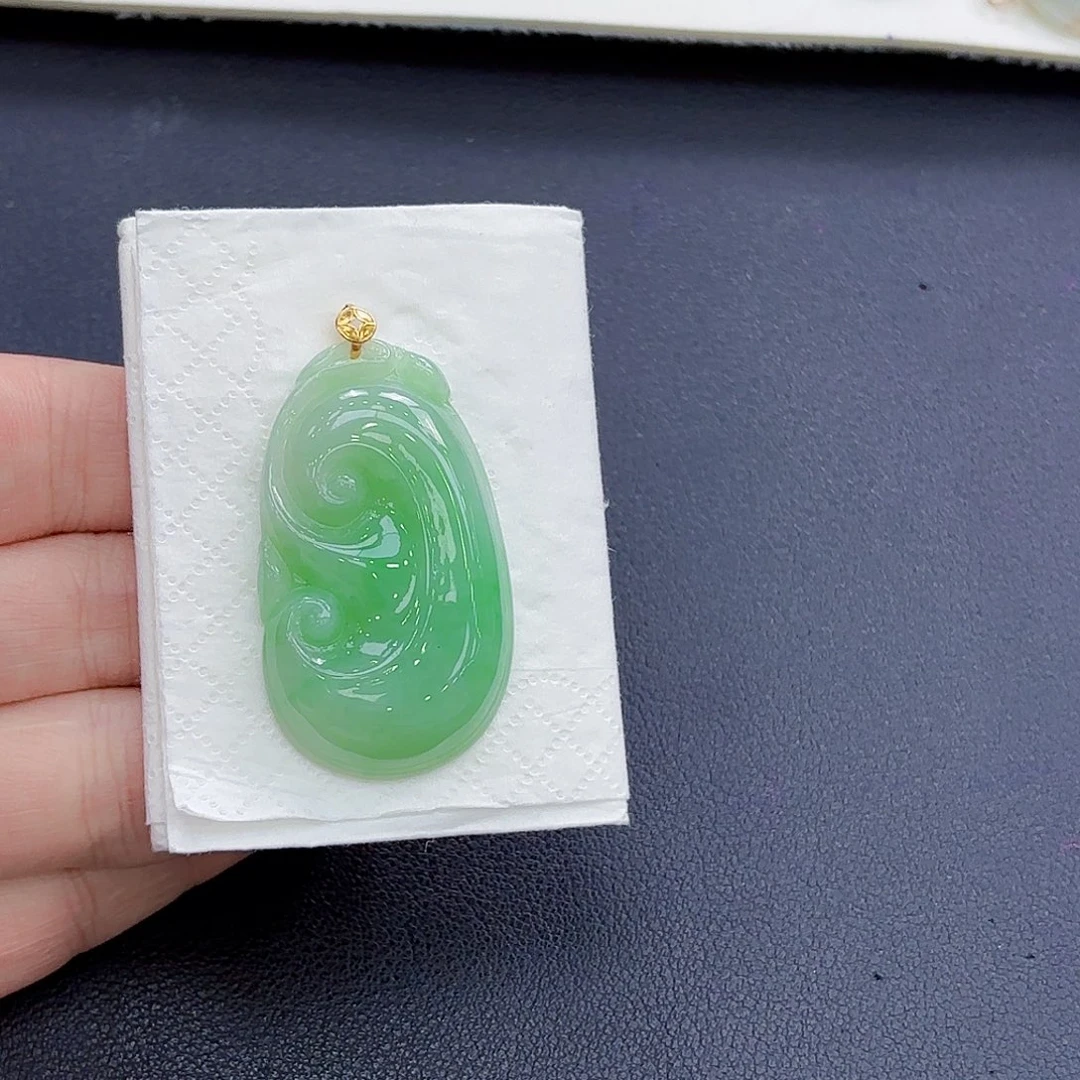 翡翠18K金镶嵌颈饰如意吊坠