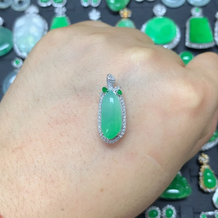 【闪购商品】翡翠18K金镶嵌颈饰吊坠