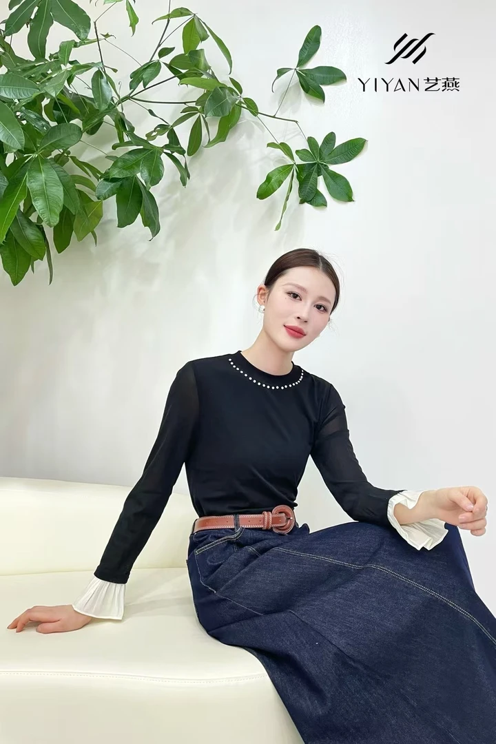 YIYAN艺燕-温柔风珍珠网纱打底衫