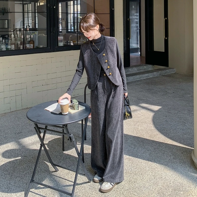 2025超火开秋套装女设计感轻熟风3150圆领马甲长裤三件套灰色套装