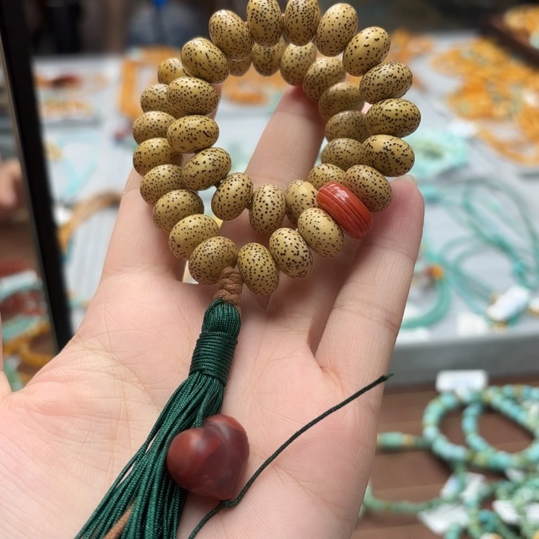 南红玛瑙未镶嵌手链手持