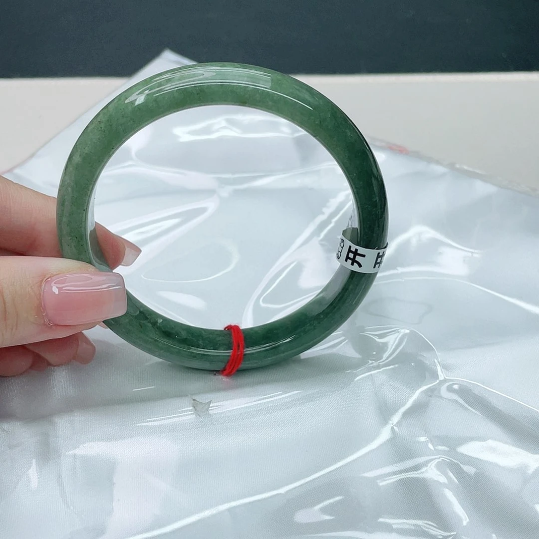 翡翠手镯未镶嵌正60.6