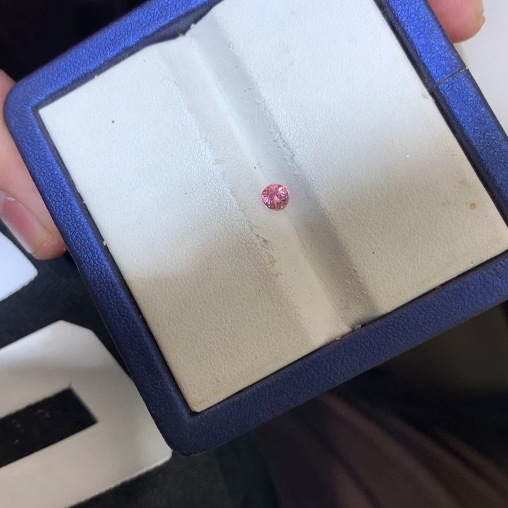 尖晶石裸石未镶嵌一粒0.335克拉