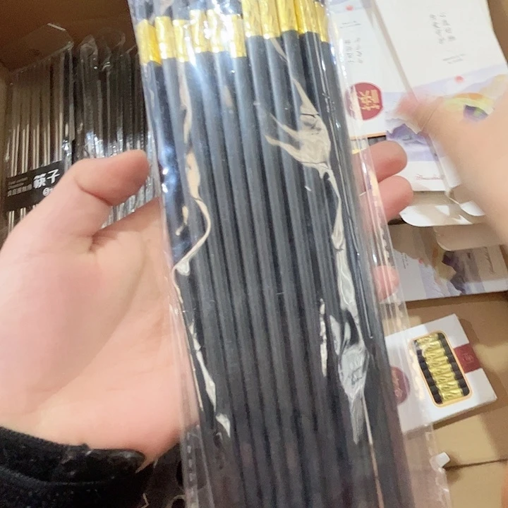 合金筷子一套。