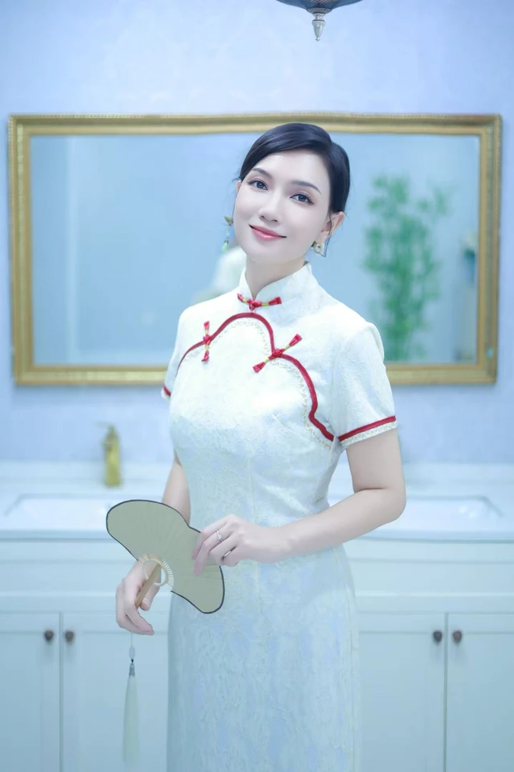 （芷兰）旗袍2025新款夏季香槟色新中式连衣裙日常改良少女年轻款