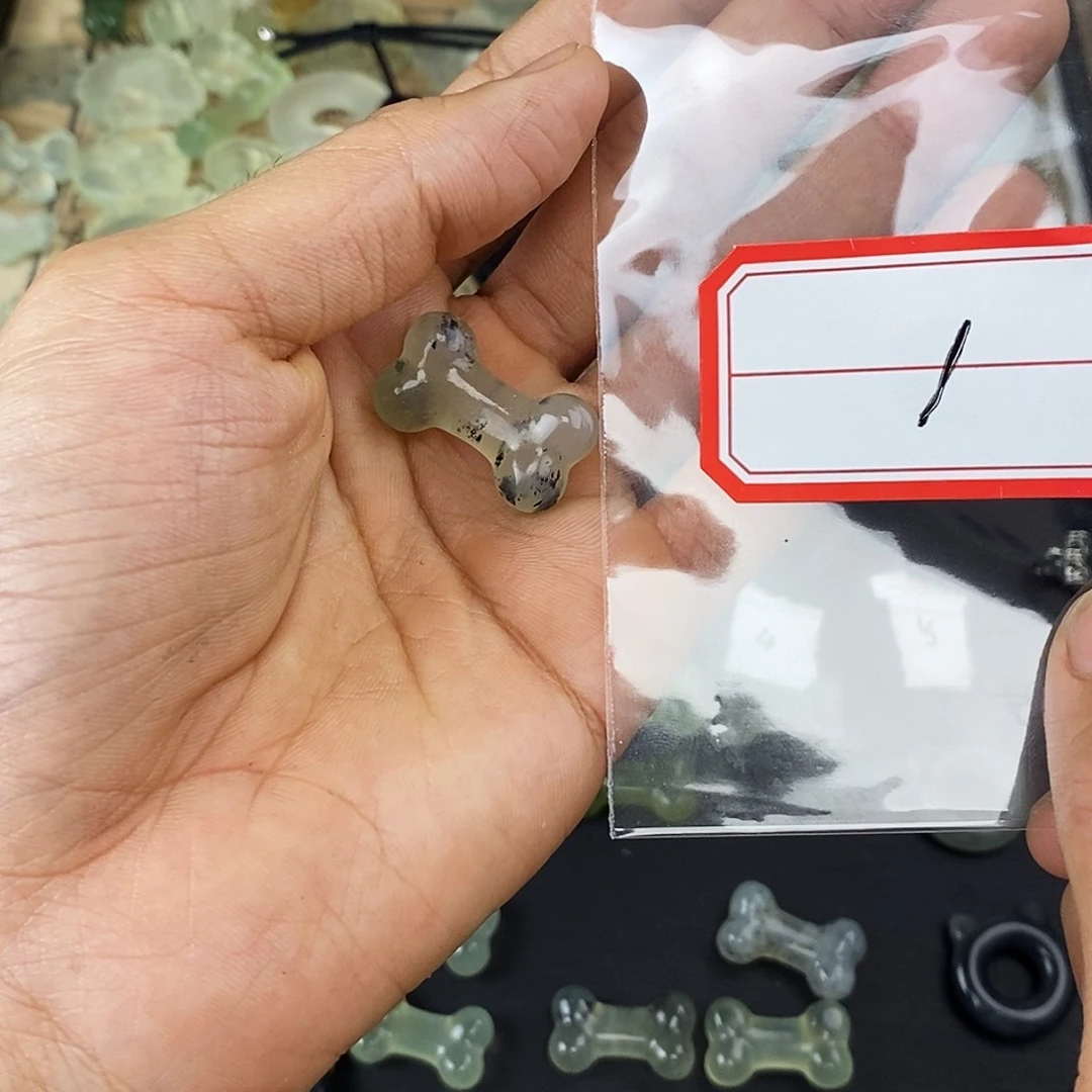 蛇纹石玉颈饰未镶嵌爱****?