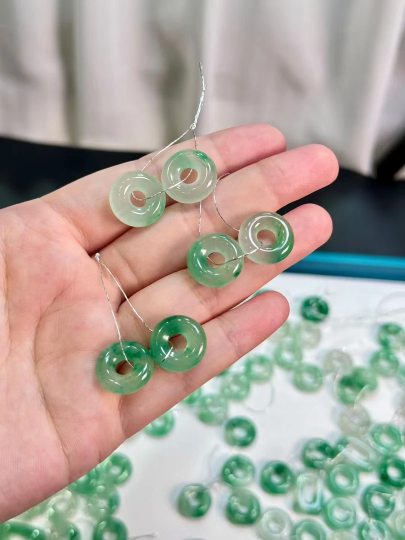 纯天然A货冰透非洲翠小甜甜圈一对精品礼物（多样性随机发货）