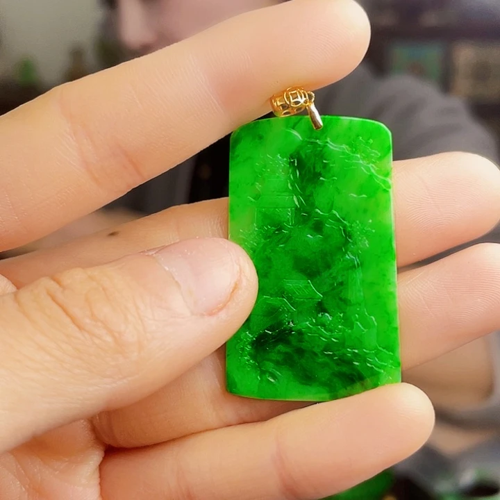 翡翠18K金镶嵌颈饰多样性