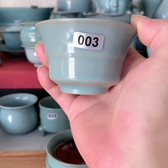 微瑕，汝官窑釉色，撇口杯，