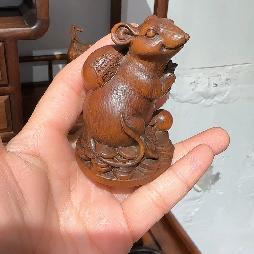 微***醺黄杨木鼠摆件一个
