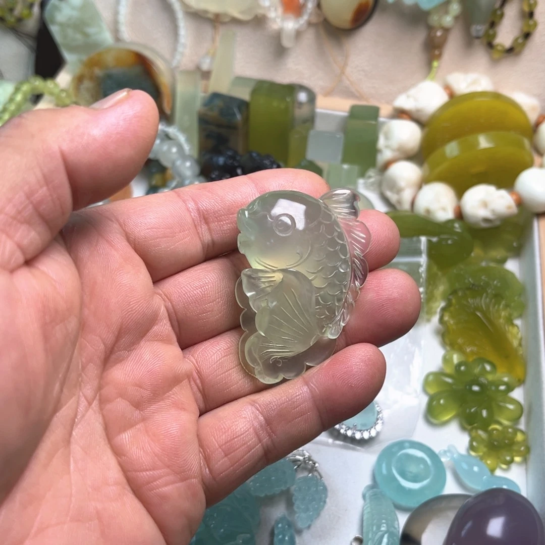 成***功蛇纹石玉未镶嵌颈饰