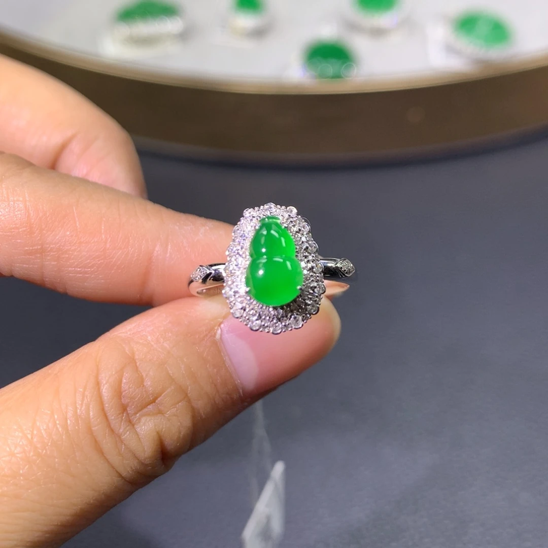 翡翠戒指18K金镶嵌翡翠