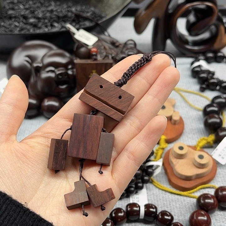 把件非洲紫檀（红花梨）手工制作机器人钥匙扣