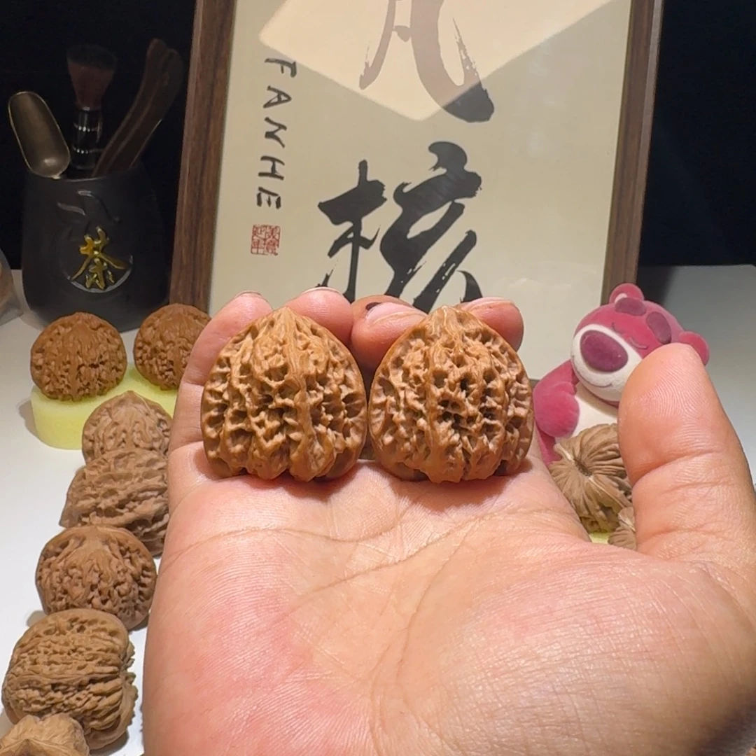 .***眼文玩核桃吊坠33尺寸野牛