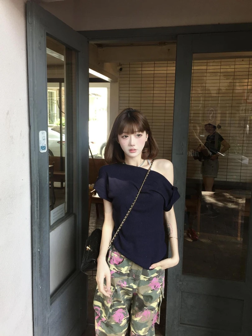 韩系极简风斜肩短袖t恤女夏季甜辣妹设计感别致绝美露肩修身上衣