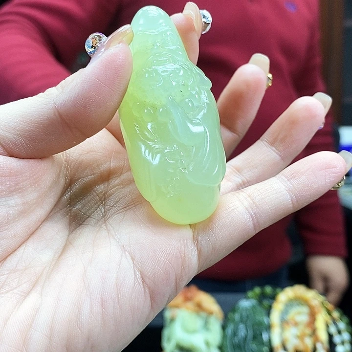 蛇纹石玉吊坠未镶嵌