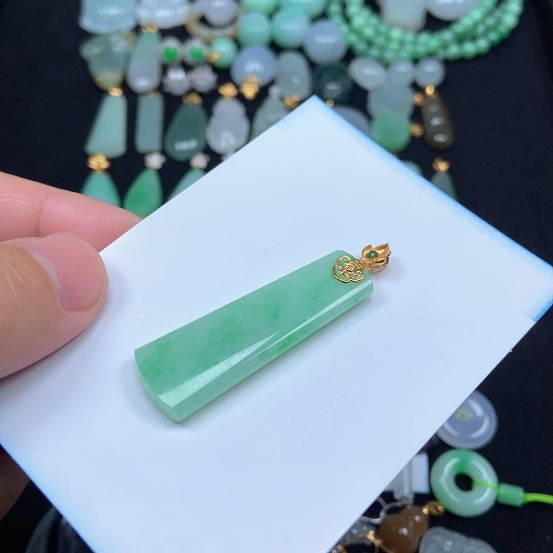 翡翠未镶嵌颈饰无氏牌