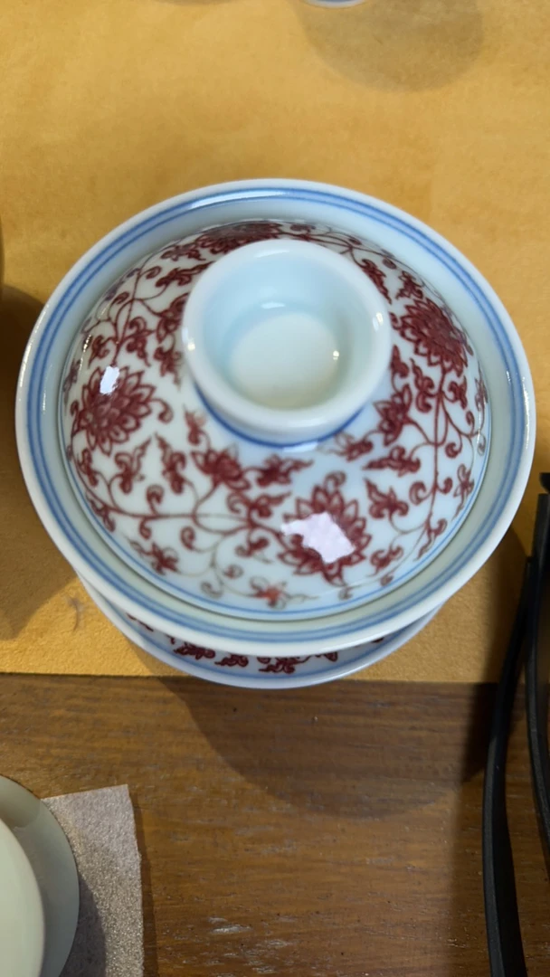 景德镇手工手绘青花釉里红缠枝盖碗
