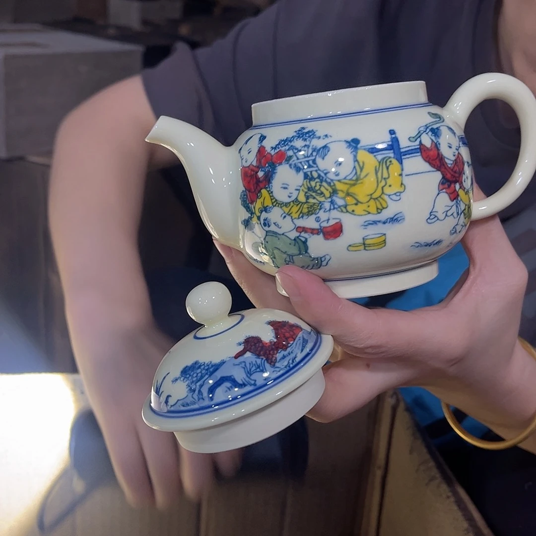 摆件/////景德镇陶瓷器。茶壶。