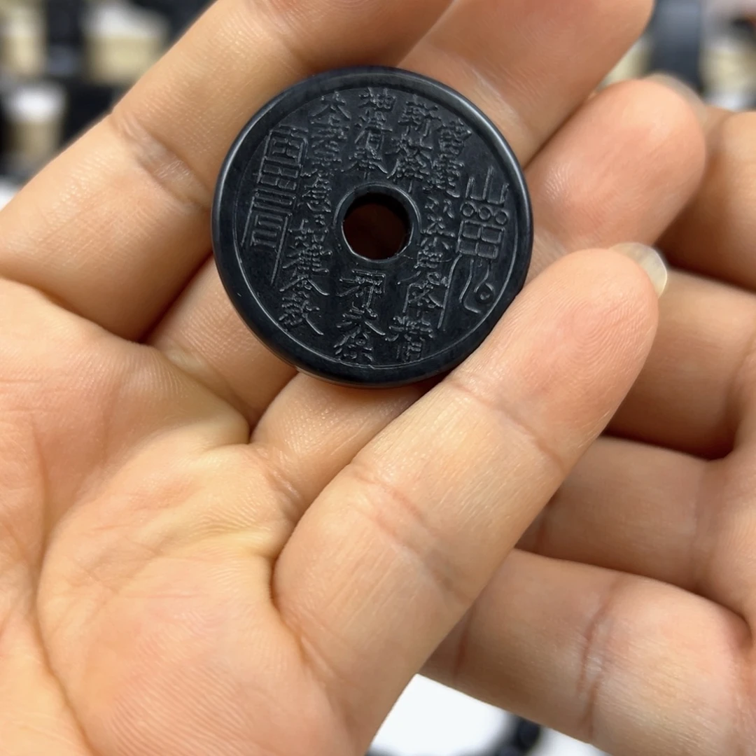 颈饰未镶嵌和田玉（墨玉）山鬼花钱