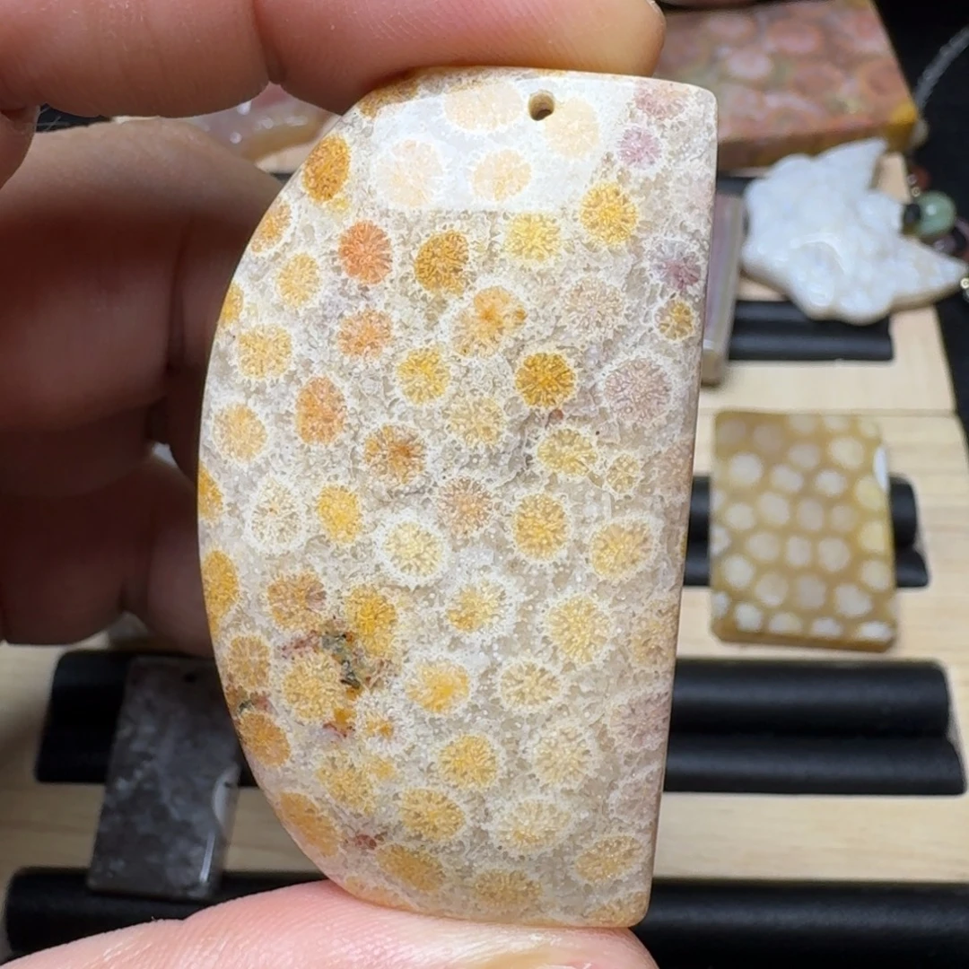 未镶嵌纯天然色有机玉石保真色硅化玉