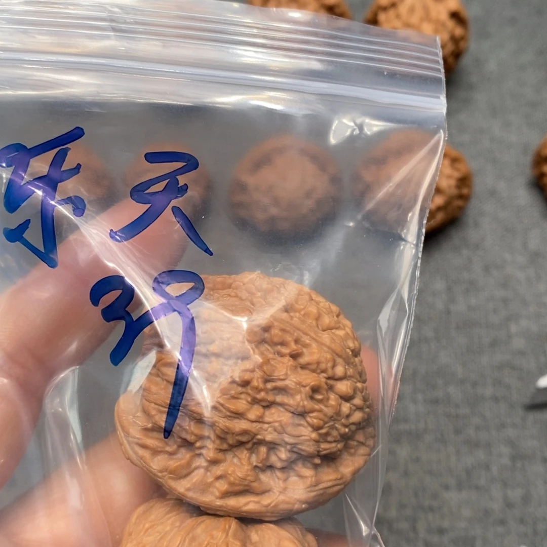 乐***天吊坠文玩核桃绣球