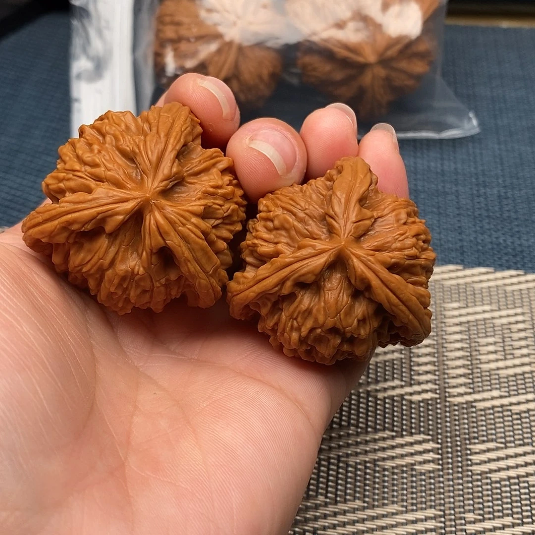 煊***爸文玩核桃吊坠三棱