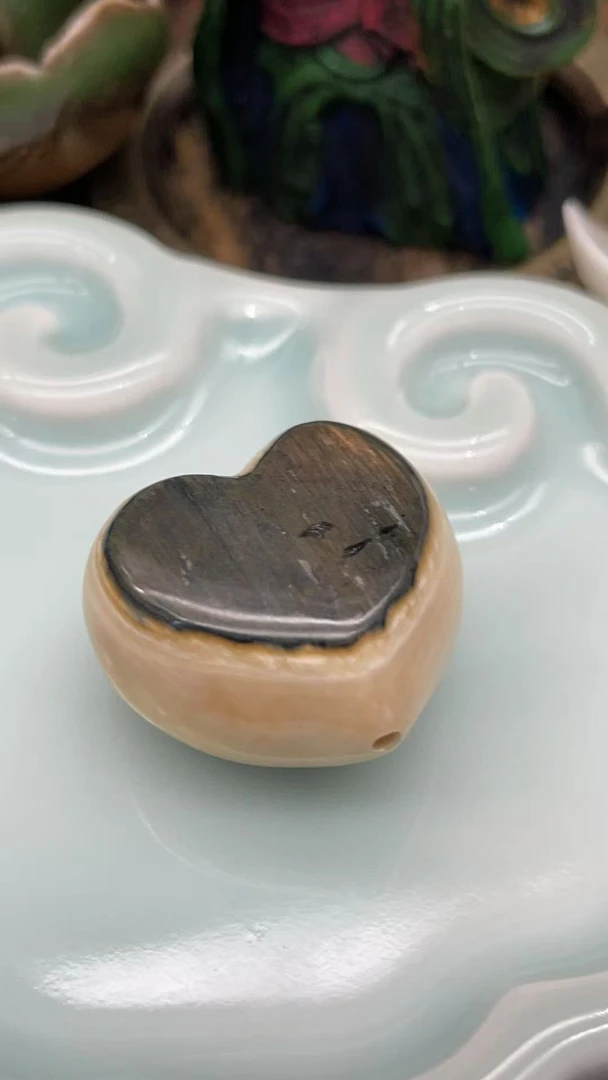 A190精品猛犸象牙22.2*21.6左右文玩手串特色皮轻奢简约爱心挂件