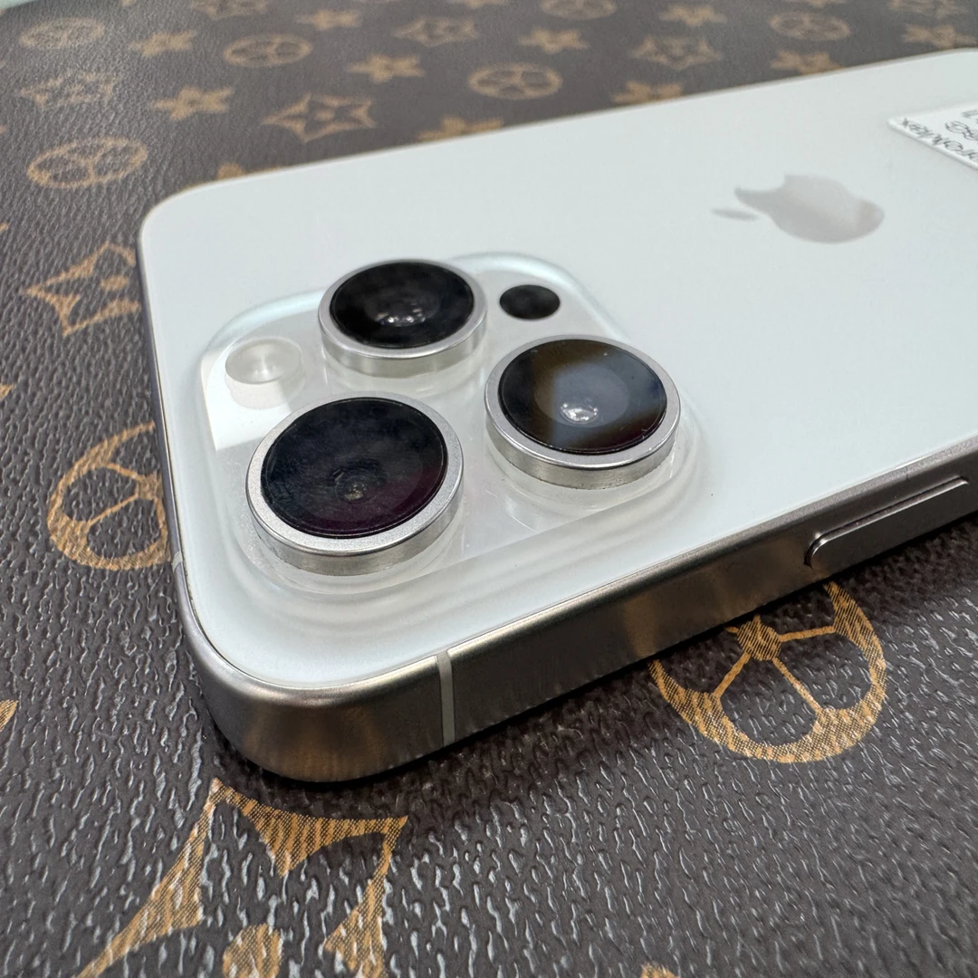 99新 Apple/苹果 15pro Max-256G行货白色全原无修电池95成色98新