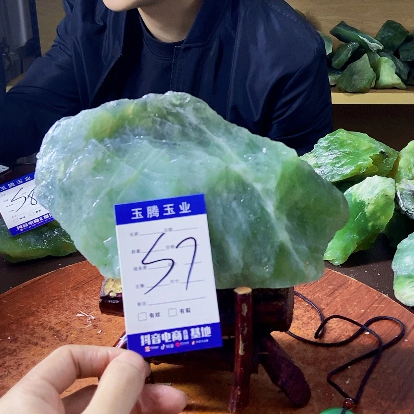 【闪购商品】蛇纹石玉未镶嵌岫玉原石青*儿